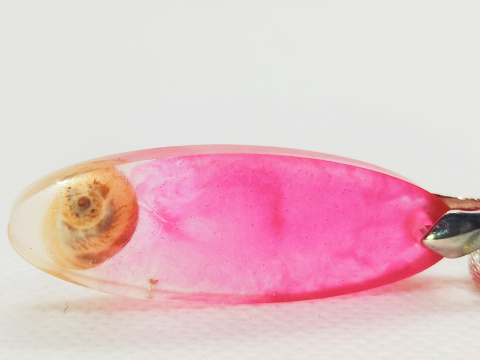 Kamykbijoux.pl – wisior surf, naszyjnik Kamyk Bijoux, wisior Kamyk Bijoux, zawieszka z żywicy epoksydowej handmade Kamykbijoux.pl – wisior surf, naszyjnik Kamyk Bijoux, wisior Kamyk Bijoux, zawieszka z żywicy epoksydowej handmade