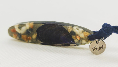 Kamykbijoux.pl – wisior, SUP, surf, naszyjnik Kamyk Bijoux, wisior Kamyk Bijoux, zawieszka z żywicy epoksydowej handmade Kamykbijoux.pl – wisior, SUP, surf, naszyjnik Kamyk Bijoux, wisior Kamyk Bijoux, zawieszka z żywicy epoksydowej handmade