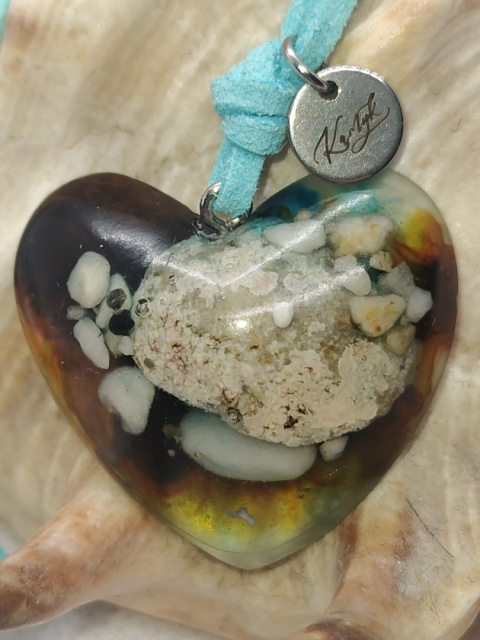 Kamykbijoux.pl – wisior serce, naszyjnik Kamyk Bijoux, wisior Kamyk Bijoux, zawieszka z żywicy epoksydowej handmade Kamykbijoux.pl – wisior serce, naszyjnik Kamyk Bijoux, wisior Kamyk Bijoux, zawieszka z żywicy epoksydowej handmade