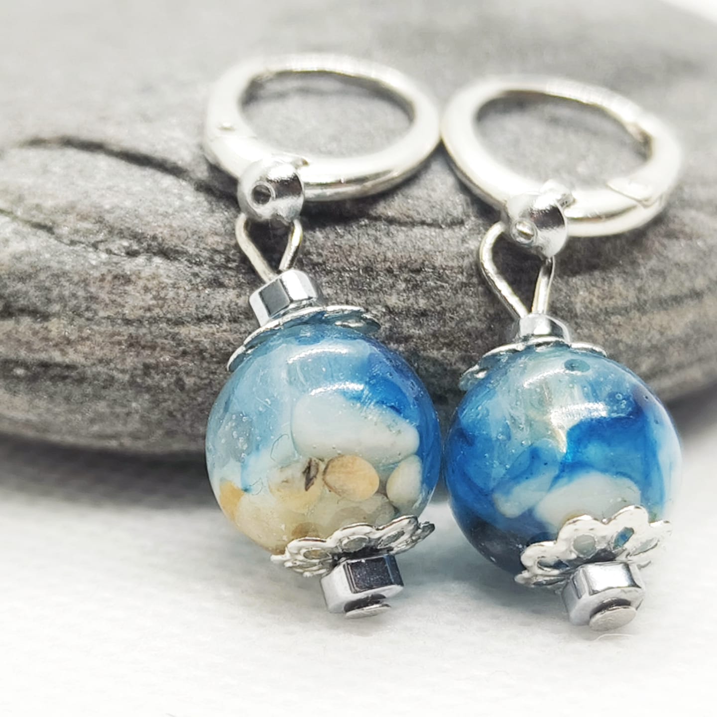 Jak dbać o biżuterię z żywicy epoksydowej? Przewodnik krok po kroku